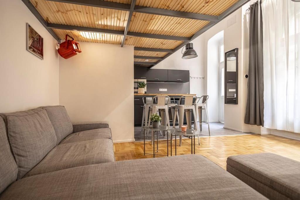 Industrial Westend Apartment *