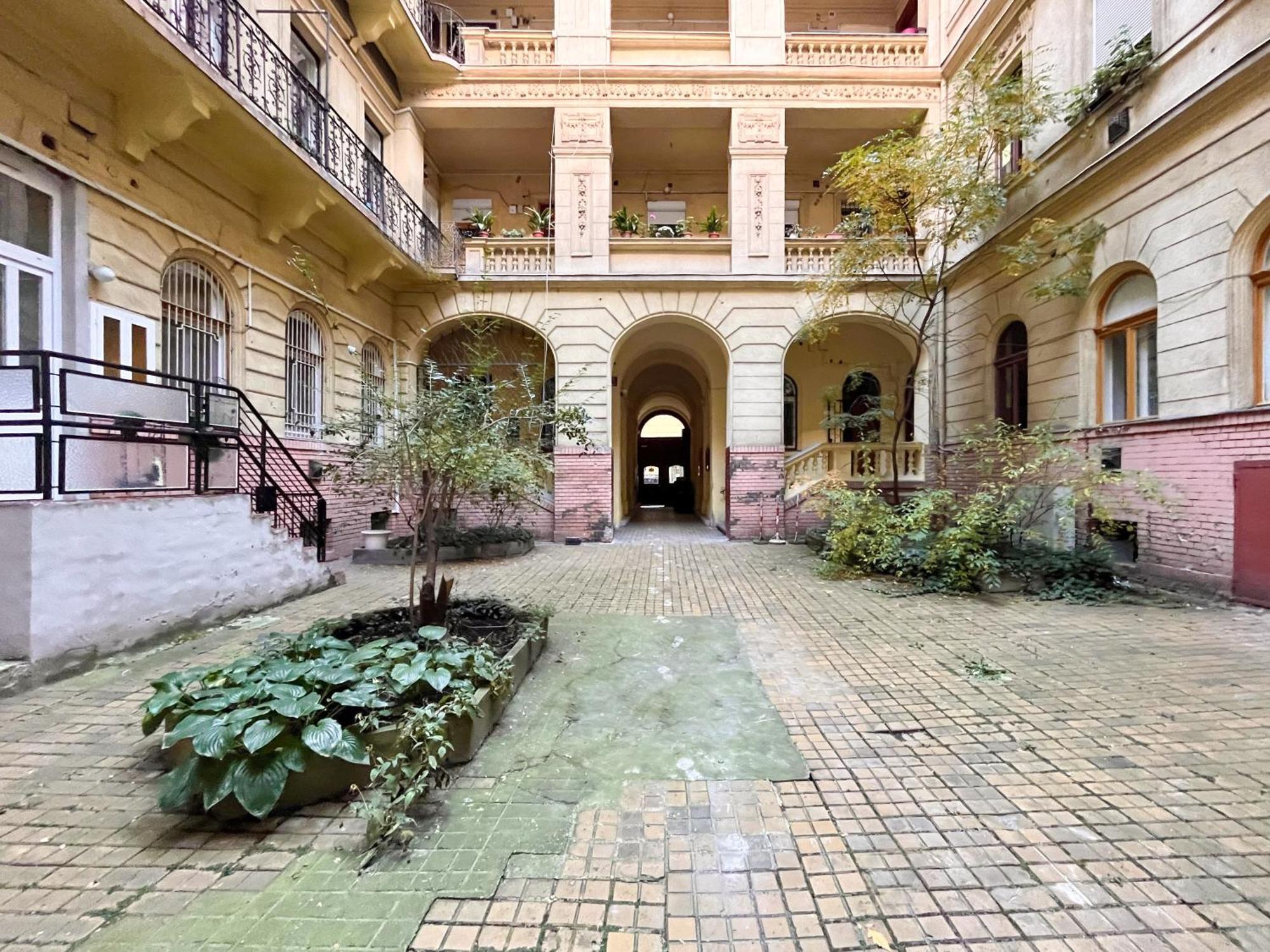 Industrial Westend Apartment